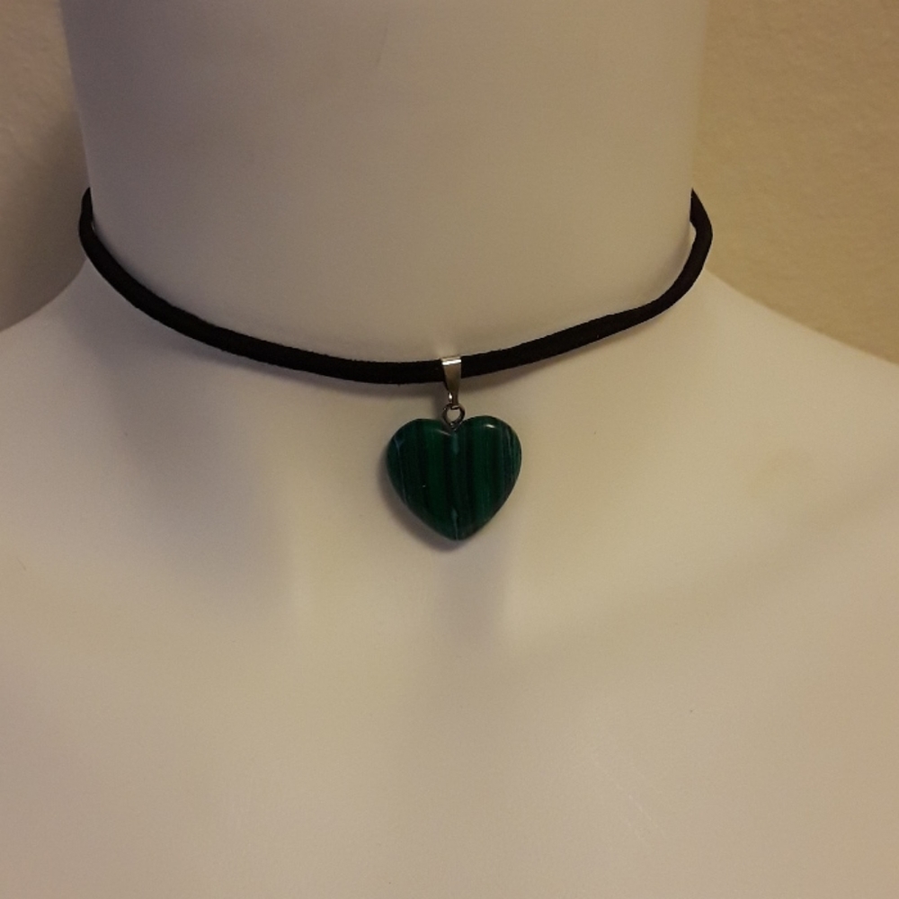 heart pendent choker necklace